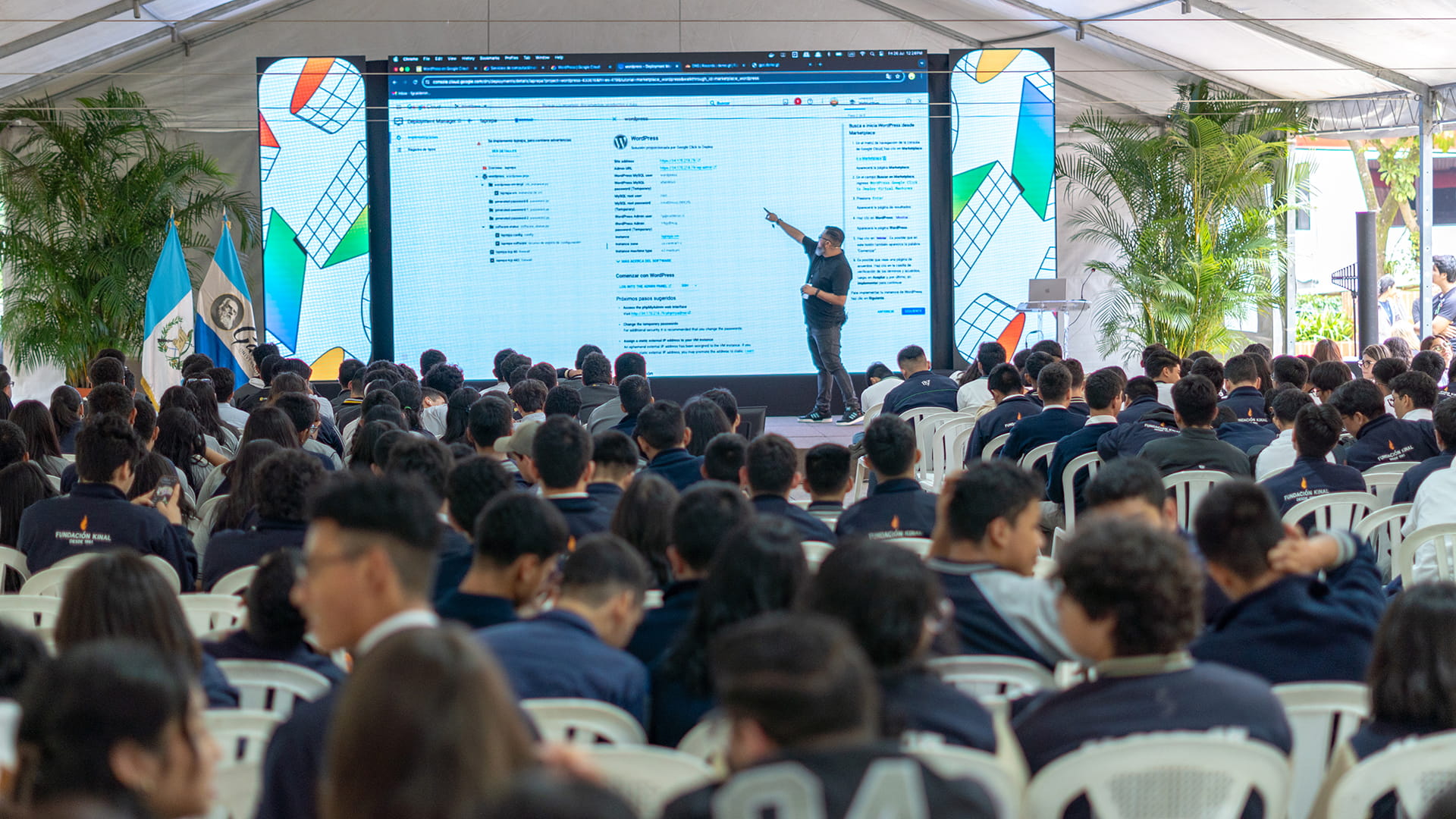 Frank Calderón dando una introducción a WordPress en Google I/O 2024